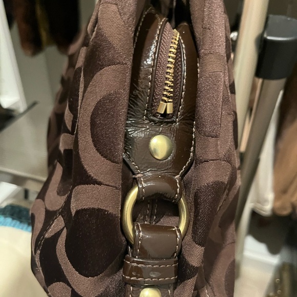 Coach beautiful 2 handle purse with the Coach insignias Cπ With leather in area - Picture 10 of 13